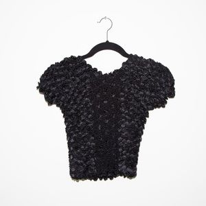 Vintage popcorn 90s black scrunchy woman’s top